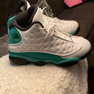 Jordan Retro 13 “Lucky Green”